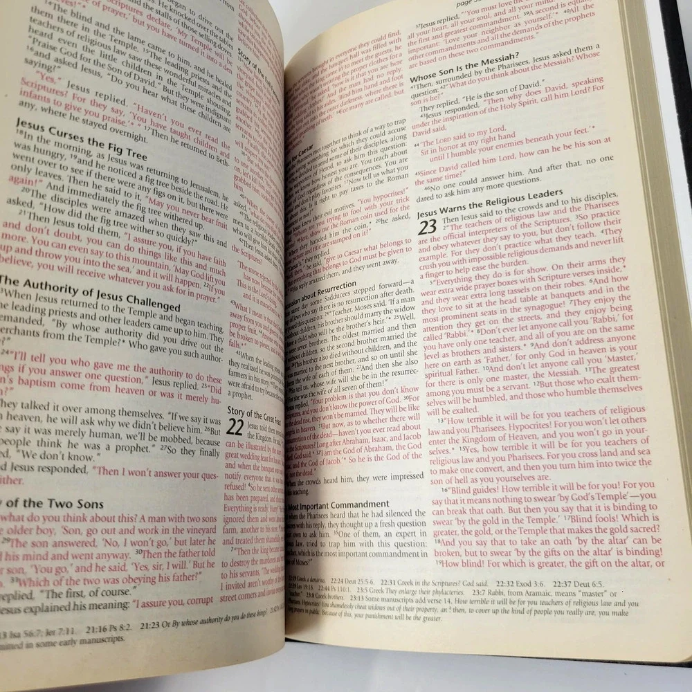 Holy Bible NLT Gift & Award Edition‎ Tyndale Black Leather Red Letter Book